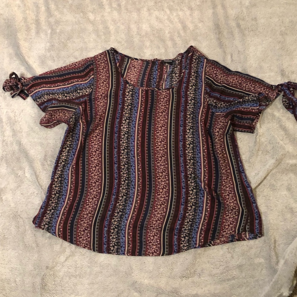 Short sleeve blouse with button up back
